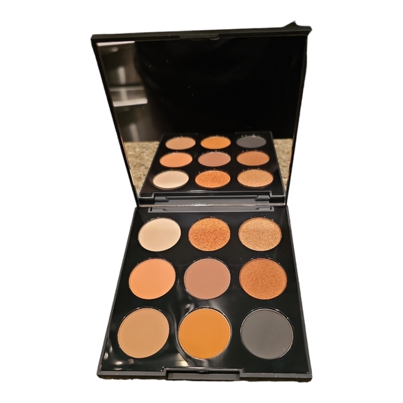 π€Morphe eyeshadow paletteπ€ - Picture 2 of 3
